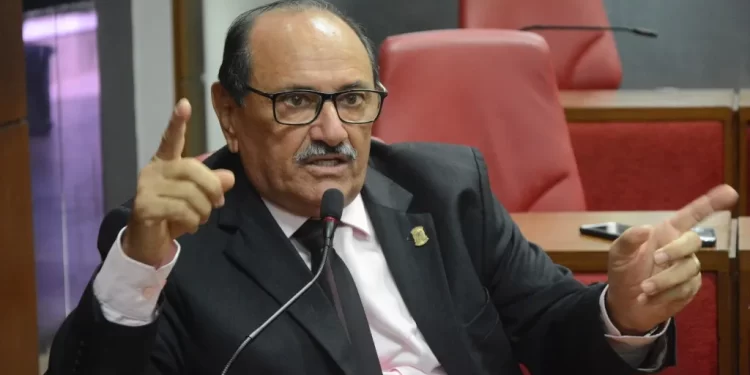 Cícero Lucena manifesta pesar pela morte do vereador Professor Gabriel