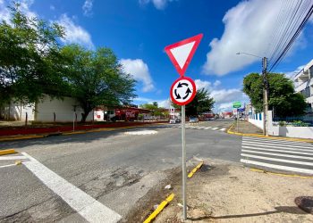 Prefeitura de Campina Grande implanta nova rotatória no cruzamento de ruas, no Catolé