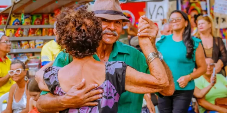 Sanfoneiro Ivan Martins anima o Sabadinho Bom com ritmo do São João