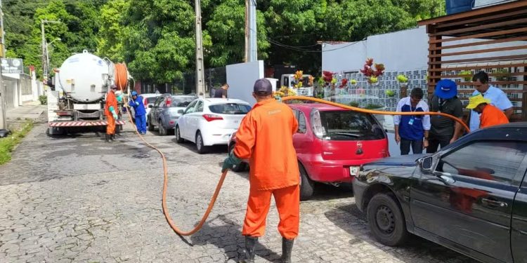 Saiba quais os estabelecimentos foram autuados por despejo clandestino de esgoto na orla de João Pessoa