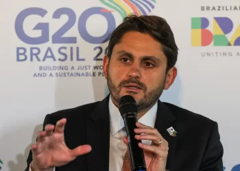 PF indicia ministro das Comunicações por suspeita de uso indevido de recursos públicos