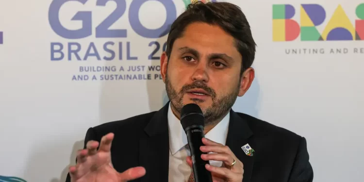 PF indicia ministro das Comunicações por suspeita de uso indevido de recursos públicos