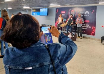 Turistas são recebidos ao som de muito forró pé de serra nos aeroportos da Paraíba