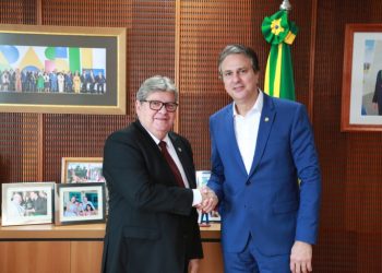 Governador trata de investimentos na Saúde e Educação em reuniões com ministro e secretário do governo federal