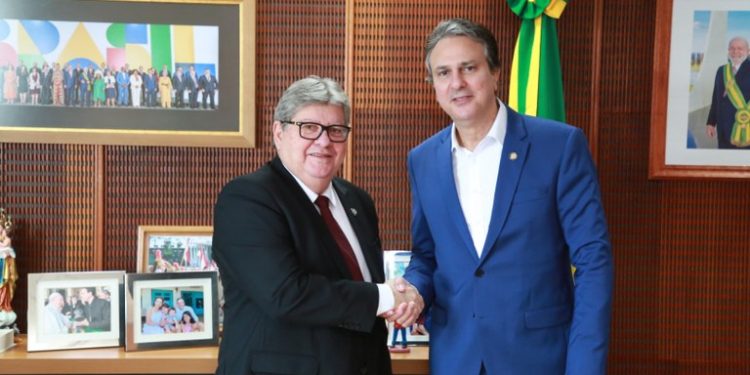 Governador trata de investimentos na Saúde e Educação em reuniões com ministro e secretário do governo federal