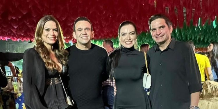 Murilo Galdino entra no clima junino e reencontra amigos no Parque do Povo em Campina Grande