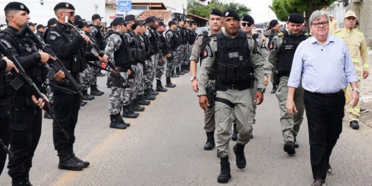 João Azevêdo inaugura creche e autoriza início da construção do 3º Batalhão da Polícia Militar em Patos