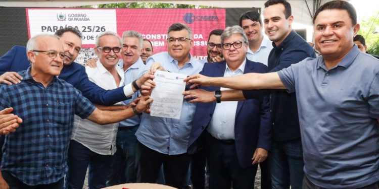 João Azevêdo assina ordem de serviço para construção da barragem Cupissura e conclusão da 2ª etapa da adutora Translitorânea