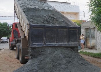 Prefeitura de Patos amplia programa de pavimentação em novos bairros