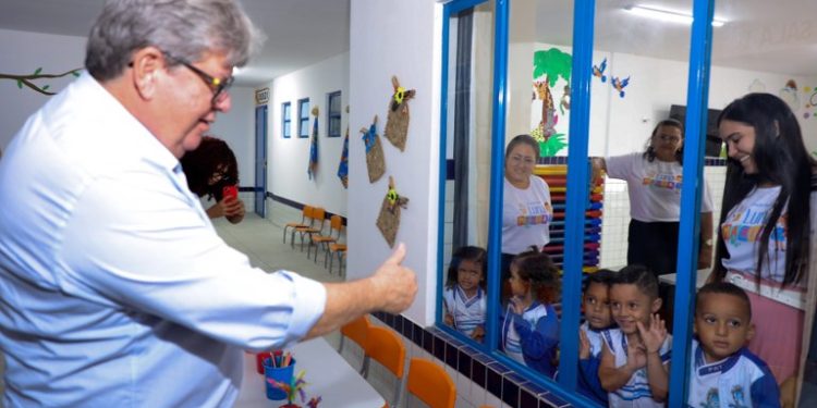 João Azevêdo inaugura creche e autoriza início da construção do 3º Batalhão da Polícia Militar em Patos