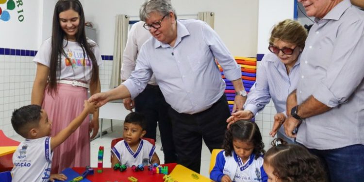 João Azevêdo inaugura creche e autoriza início da construção do 3º Batalhão da Polícia Militar em Patos