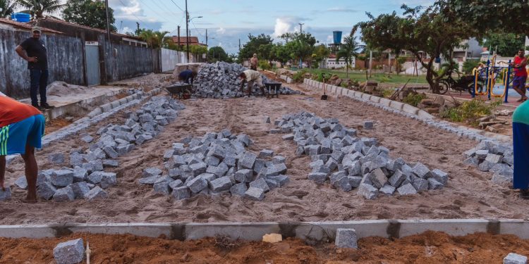 Programa Pavimenta Conde chega ao Ademário Régis com assinatura de ordem de serviço e início de obras de pavimentação