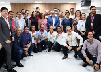 João Azevêdo recepciona estudantes paraibanos premiados em competição internacional de tecnologia