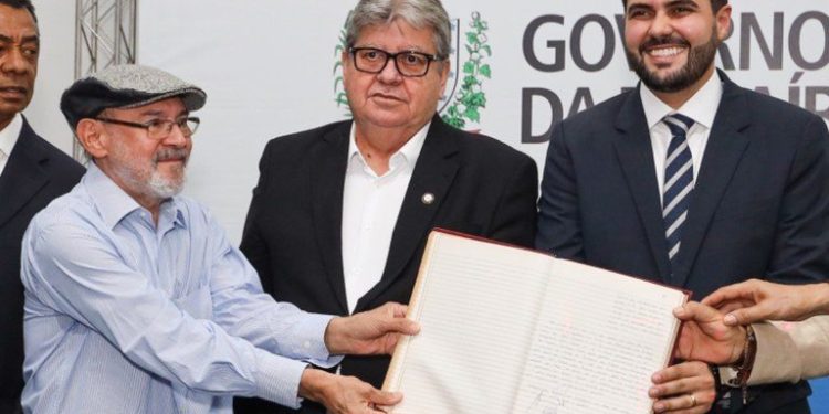 Wilson Filho é empossado como Secretário de Educação da Paraíba