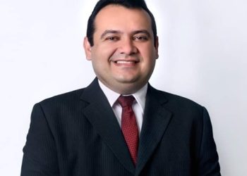 Ailton Suassuna ultrapassa atual prefeito de Tavares em pesquisa e lidera disputa com 39,3%