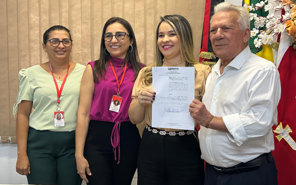 Prefeito Zé Aldemir empossa novos servidores concursadas para a Secretaria Municipal de Educação
