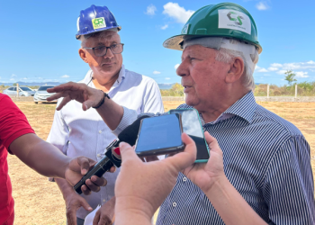 Zé Aldemir e representantes da empresa CR Sólidos realizam visita técnica às obras da Usina de Resíduos