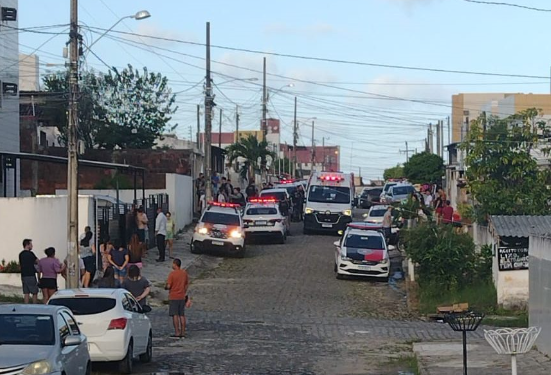 Policial mata ex-esposa e ex-cunhada após se irritar com chegada da PM