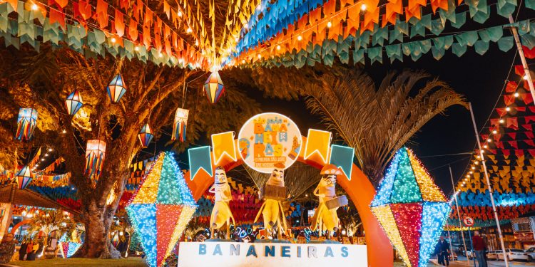 Matheus Bezerra realiza a abertura oficial do Mês Junino 2024 em Bananeiras