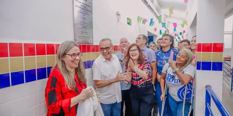 Prefeito entrega Escola José Peregrino de Carvalho, a 36ª reconstruída pela gestão no padrão tecnológico e de inclusão