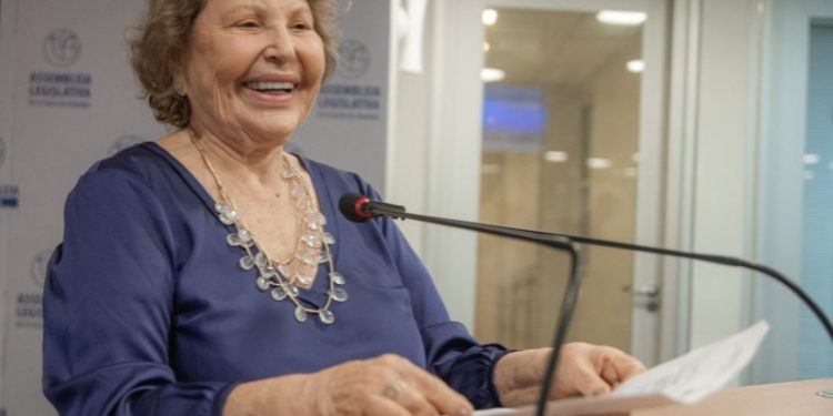 Deputada repercute autorização de crédito para construção do novo Complexo Educacional Maria Nunes, em Patos