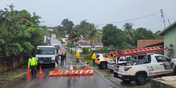 CHUVA: Asfalto cede na ponte que liga Cruz das Armas ao Cristo Redentor