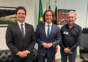 Secretário de Planejamento se reúne com Veneziano e consegue apoio para projeto de novas casas populares para Campina Grande