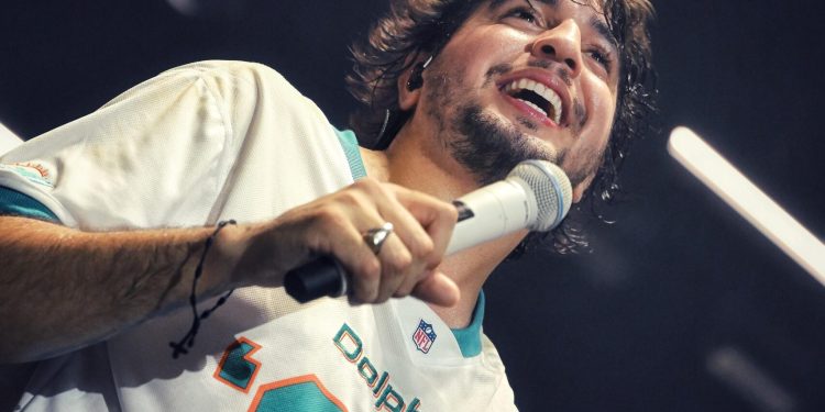 Com forró pop, de Nattan e popiseiro, de Felipe Amorim, Parque do Povo tem noite de recorde de público e portões fechados, nesse sábado