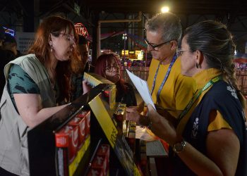 Anvisa Nacional faz inspeção da comercialização de cigarros no Parque do Povo
