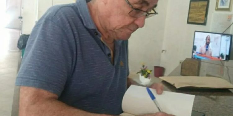 Jornalista Geovaldo Carvalho lança livro sobre humor na política