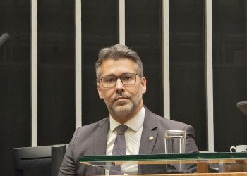Leonardo Gadelha toma posse na Câmara Federal e defende a regulamentação de novas tecnologias