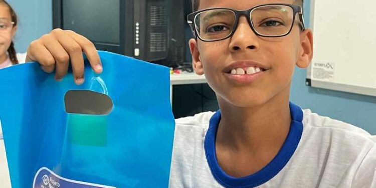 Prefeitura de Patos entrega mais de 200 óculos do Projeto Novos Olhares em solenidade especial