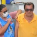 Pessoas idosas devem tomar as vacinas que protegem contra Covid-19 e Influenza