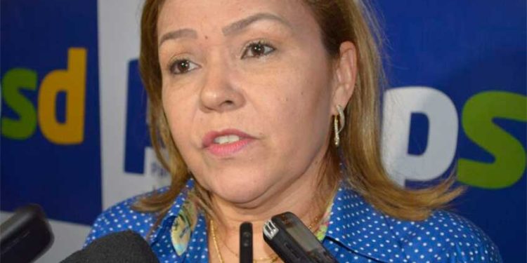 Presidente da Comissão da Mulher da CMCG e dirigente do PSD segue exemplo de Daniella que esqueceu agressões de Aguinaldo a ex-cunhada