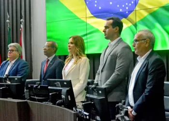 Cícero Lucena defende união entre poderes públicos e ações de educação e conscientização para fortalecer projeto em defesa da mulher