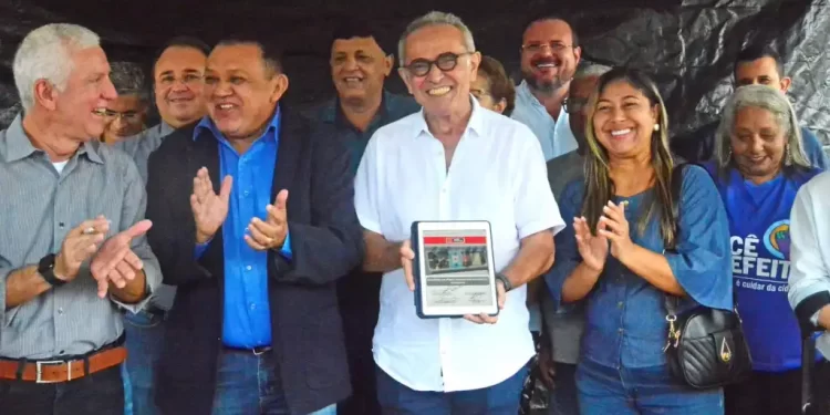 Prefeito autoriza reconstrução de praça e projeta 100% das ruas pavimentadas no Geisel e a criação de parque linear