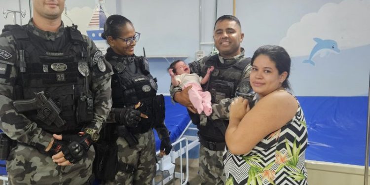 Policiais do ROTAM atendem família que buscou socorro para bebê engasgado em João Pessoa