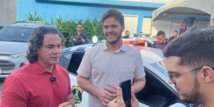 Durante entrega de viaturas, Prefeito Bruno e Coordenador agradecem a Veneziano articulação para reforço da Guarda Municipal