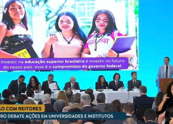 Em solenidade no Palácio do Planalto, Lula confirma solicitação de Veneziano e anuncia R$ 28 milhões para Complexo Esportivo da UFCG