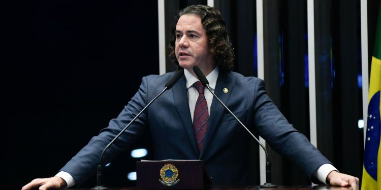 Na tribuna, Veneziano agradece ações e detalha investimentos do governo Lula na Paraíba, através do PAC Educação