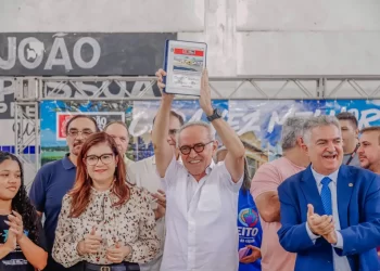 Cícero Lucena autoriza reconstrução da Escola Duarte da Silveira