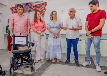 Prefeito entrega cadeiras elétricas para pessoas com deficiência, inspeciona obras do Hospital Dia e projeta inauguração em 30 dias