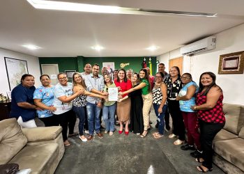 Luciene Gomes sanciona PCCR dos Agentes de Saúde e de Endemias de Bayeux