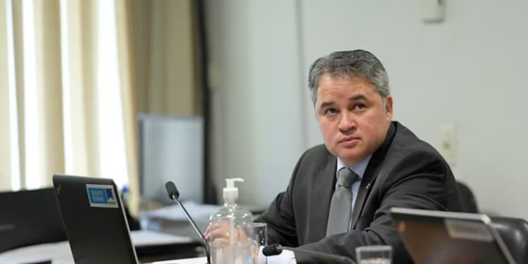 Efraim Filho defende uso de taxas de compras internacionais para compensar desoneração