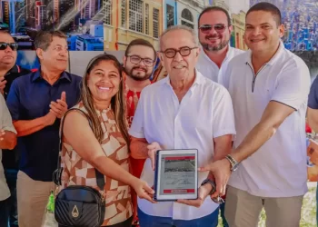 Cícero autoriza obras na Penha, que vai figurar entre bairros com 100% das ruas pavimentadas na Capital