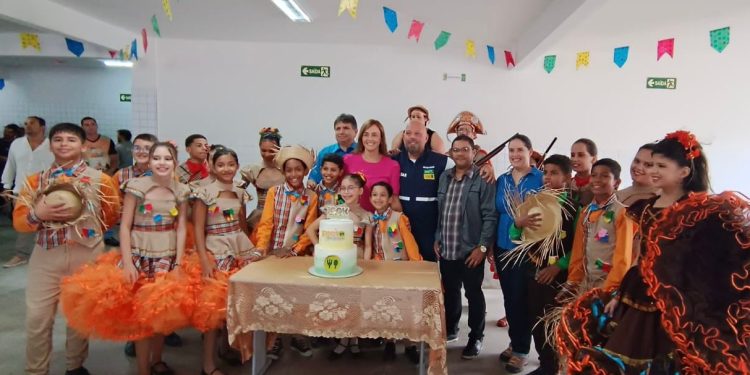 Representando Veneziano, Ana Cláudia celebra 100 mil refeições do Restaurante Popular do Distrito dos Mecânicos, em Campina Grande