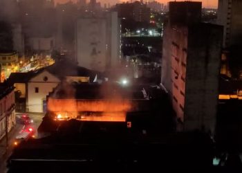 Incêndio atinge prédio no Centro Histórico de João Pessoa