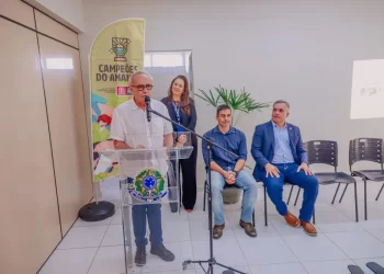 Prefeito assina termo de cooperação para o projeto ‘Campeões do Amanhã’ ganhar modalidade de jogos eletrônicos