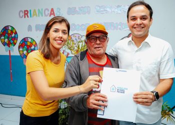 Prefeito de Bananeiras conclui entrega de escrituras do Programa Minha Casa de Papel Passado, na Chã do Lindolfo