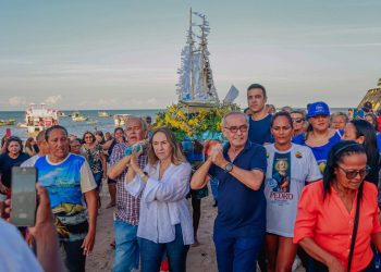 Prefeito da Capital destaca tradição centenária da Festa de São Pedro, durante barqueata que reuniu centenas de fiéis católicos